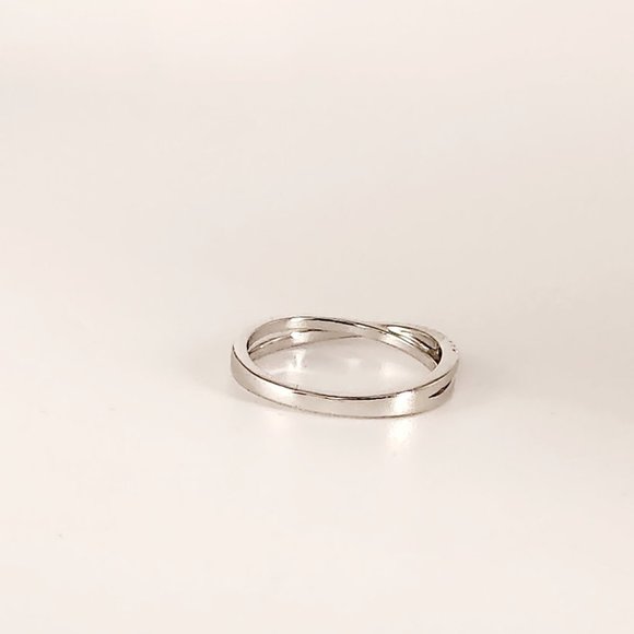 0.33ct Moissanite Shimmering Band - Picture 5 of 9